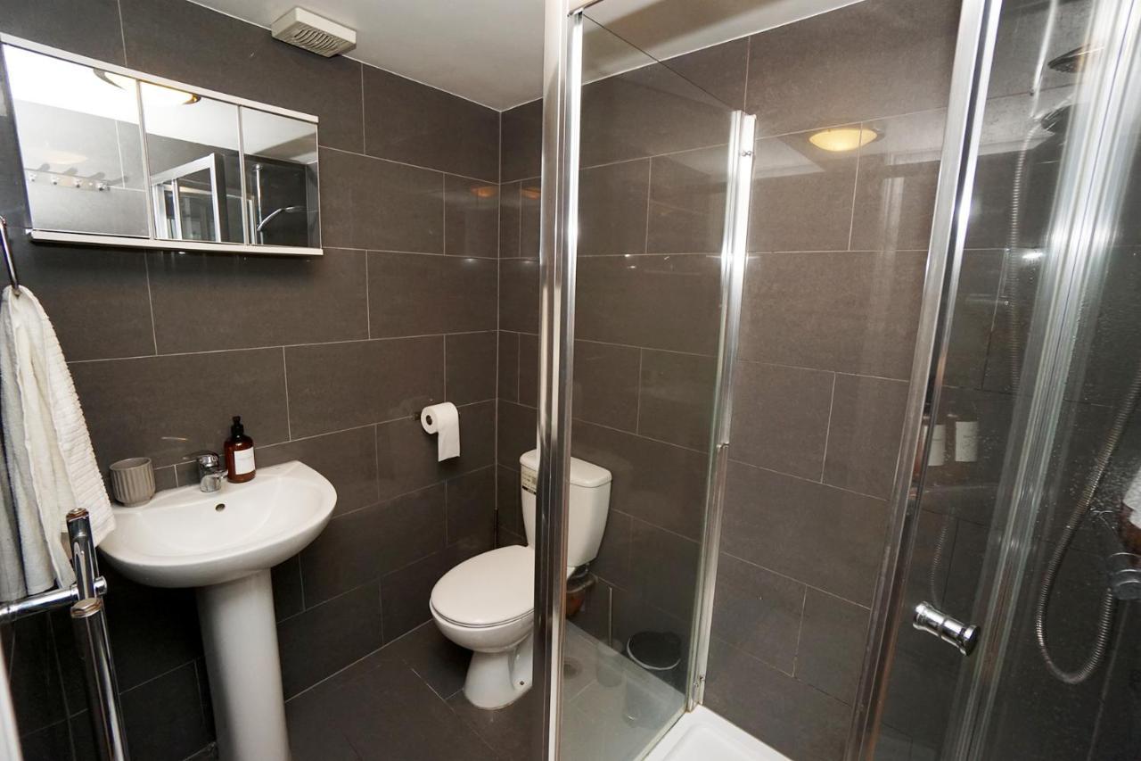 Cozy Retreat By Aresti Hotels London Ngoại thất bức ảnh